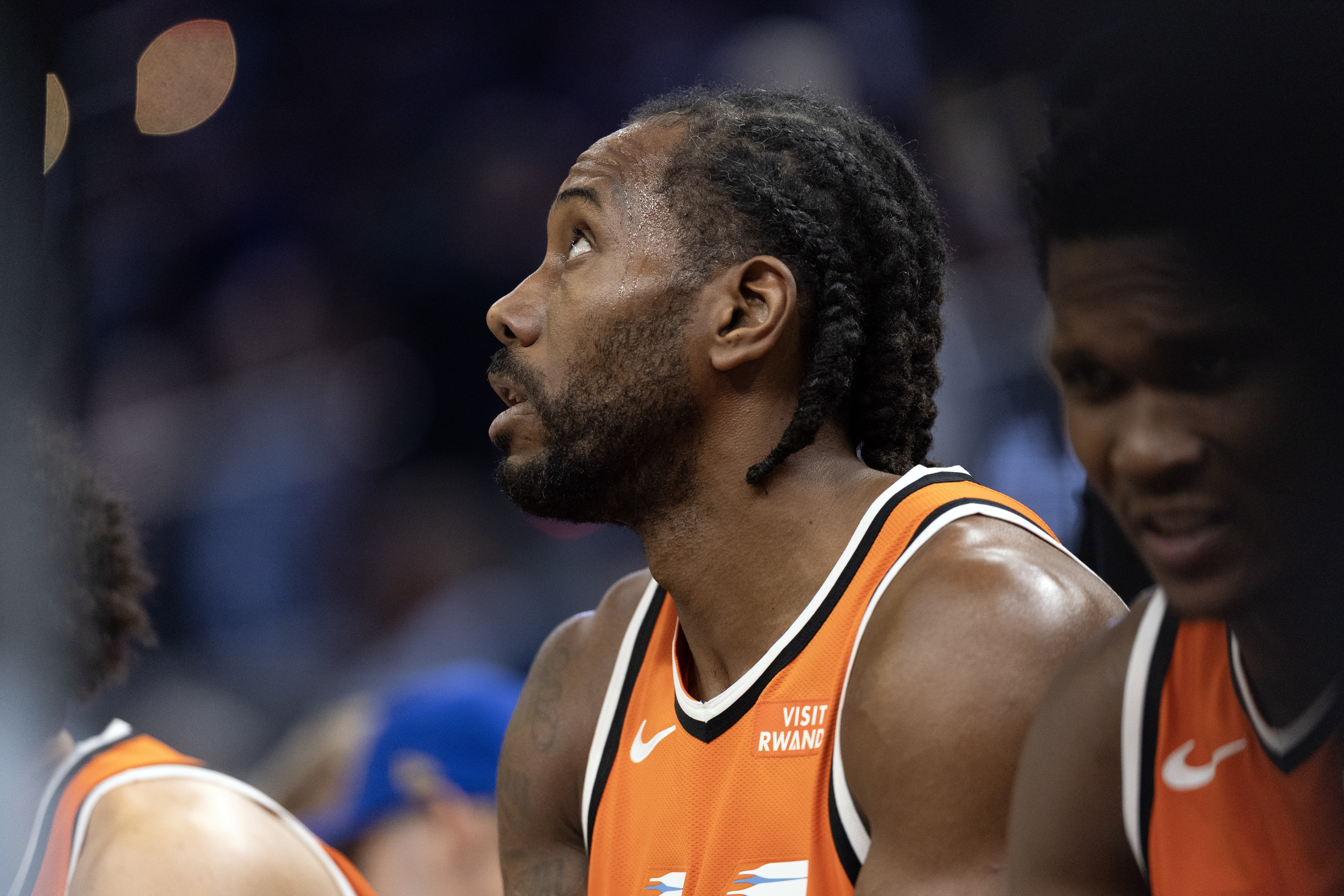 爱游戏登入-20中15&amp;正负值+41！解说：小卡的表现像写好的程序一样精密又高效