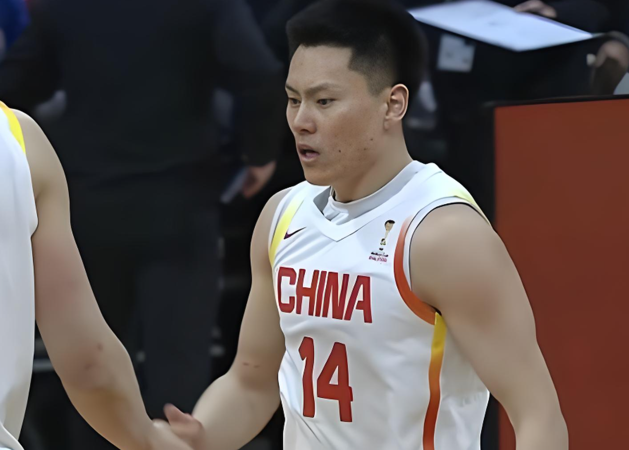 爱游戏官网-有情有义！上海队特地给李弘权放长假，让其享受“奶爸”时光