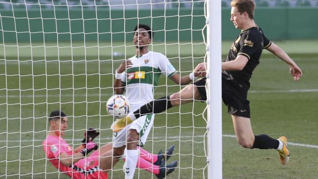 爱游戏登入-疲惫巴萨客场5连胜，德容登贝莱已成球队新领袖