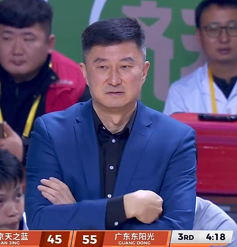 爱游戏登陆入口-广东迎来终局之战！杜锋接受大考，胡明轩证明自己，徐杰逆转关键